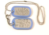 Set 2 medalioane militare personalizate cu textul dorit de client, din inox lucios , lanÈ› 70 cm, lanÈ› 10 cm, cauciucuri albastru fluorescent, garanÈ›ie pe viatÄƒ anti ruginÄƒ. Importat din Statele Unite ale Americii de la furnizorul armatei SUA.