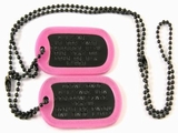 Set Medalioane Militare SUA Personalizate,din metal vopsit negru,lant 60 cm,lant 10 cm cauciucuri de protectie roz fluorescent