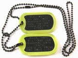 Set Medalioane Militare SUA Personalizate,din metal vopsit negru,lant 60 cm,lant 10 cm cauciucuri de protectie galben fluorescent