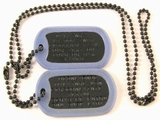Set Medalioane Militare SUA Personalizate,din metal vopsit negru,lant 60 cm,lant 10 cm cauciucuri de protectie albastru florescent